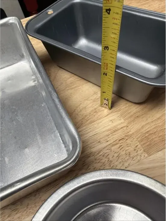 Baking Pans 3 Loaf Pans A Bake And Lift Pie Server & 2 Small 5” Pie Pans - Picture 7 of 15